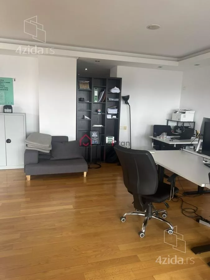 Četvoroiposoban stan | 4zida