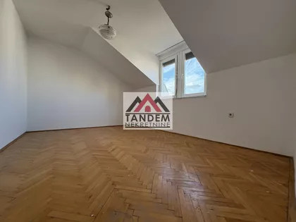 Crveni Pevac | 4zida.rs
