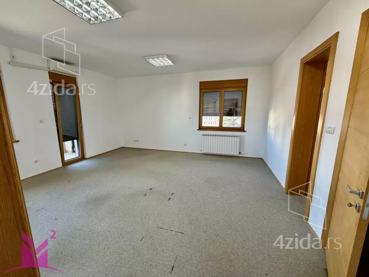 Sedmosoban stan | 4zida