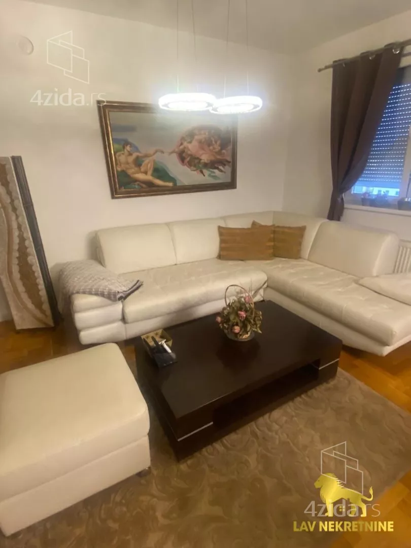 Četvoroiposoban stan | 4zida