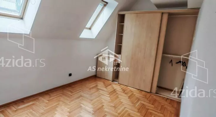 Šestosoban stan | 4zida