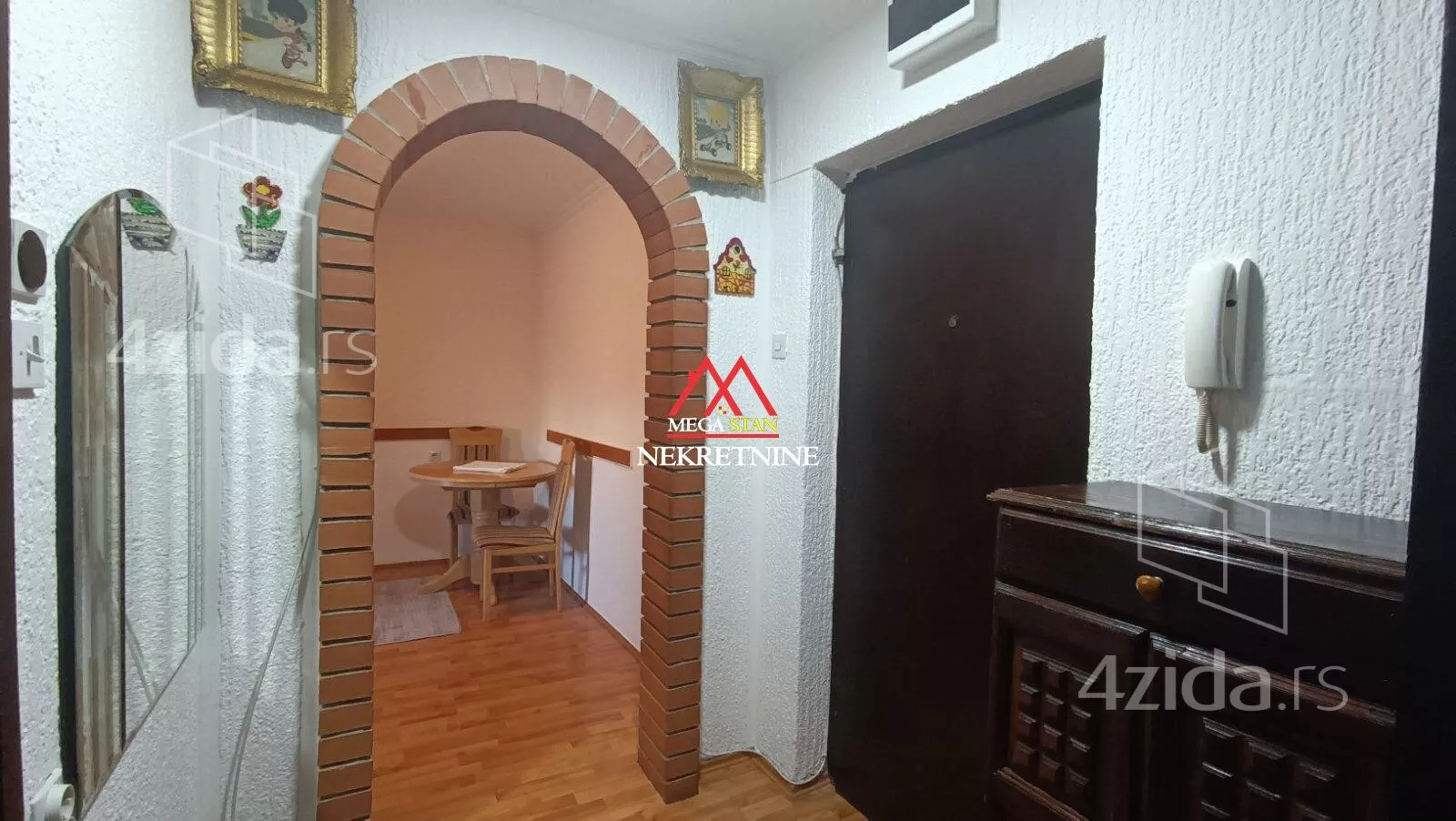 Jednoiposoban stan | 4zida