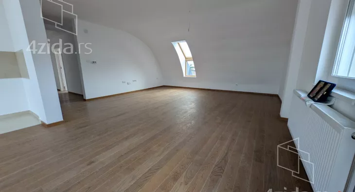 Šestosoban stan | 4zida