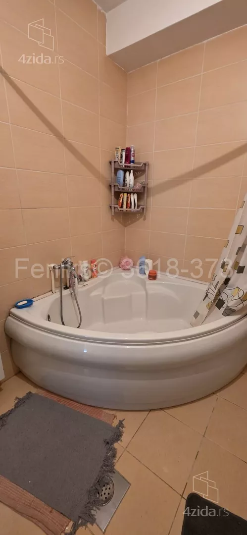 Sedmosoban stan | 4zida