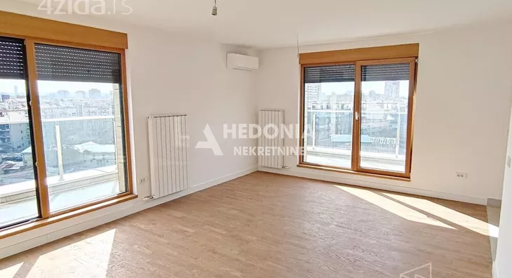 Četvoroiposoban stan | 4zida