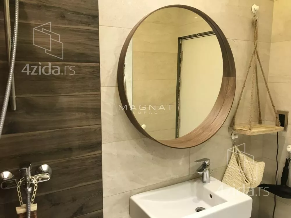 Četvoroiposoban stan | 4zida