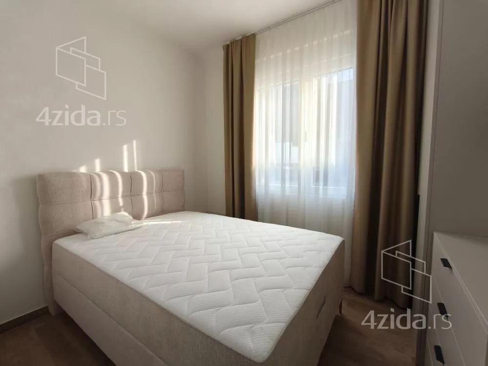 Poslovna zgrada | 4zida