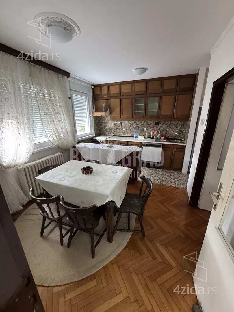 Četvoroiposoban stan | 4zida