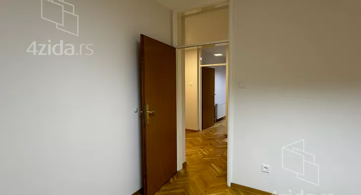 Četvoroiposoban stan | 4zida