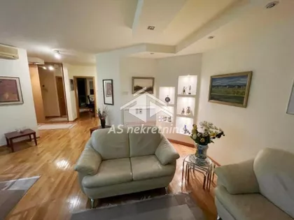 Autokomanda | 4zida.rs