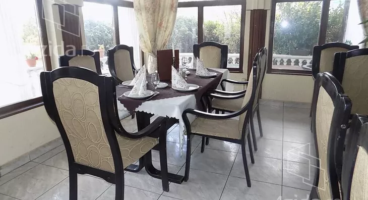 Poslovna zgrada | 4zida