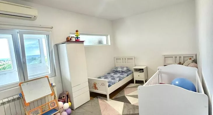 Šestoiposoban stan | 4zida