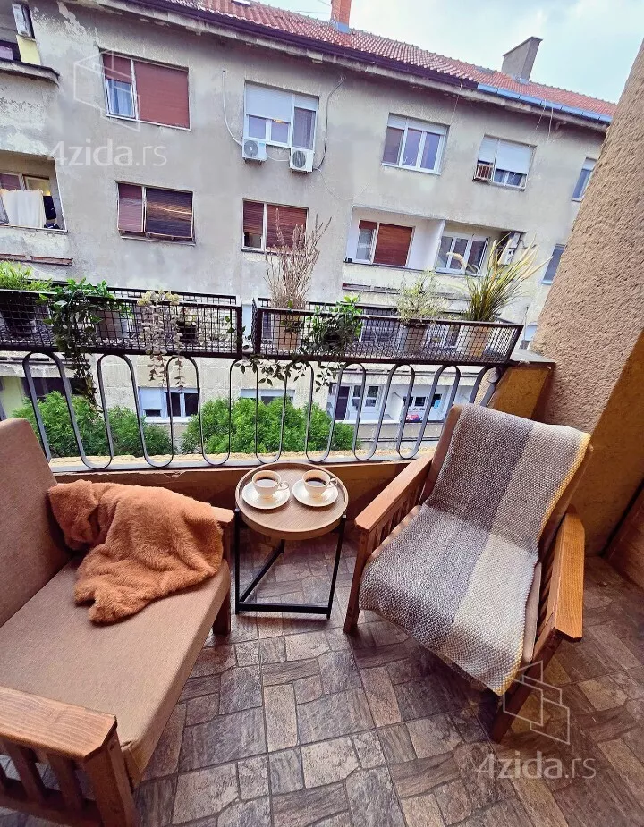 Dvoiposoban stan | 4zida