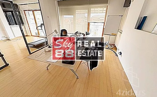 Šestoiposoban stan | 4zida