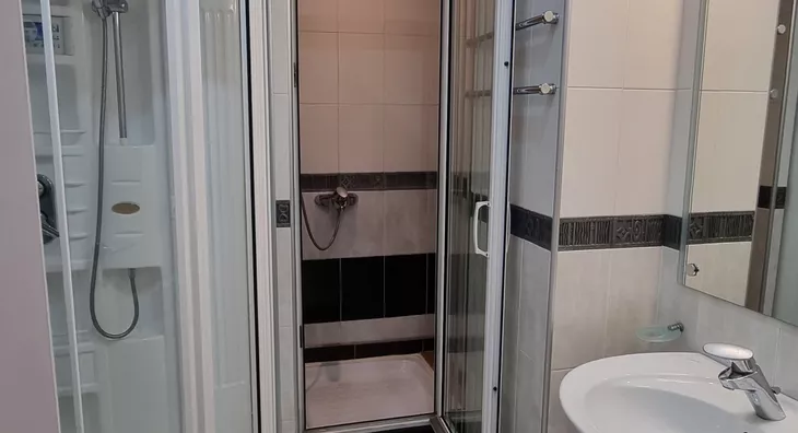 Šestoiposoban stan | 4zida