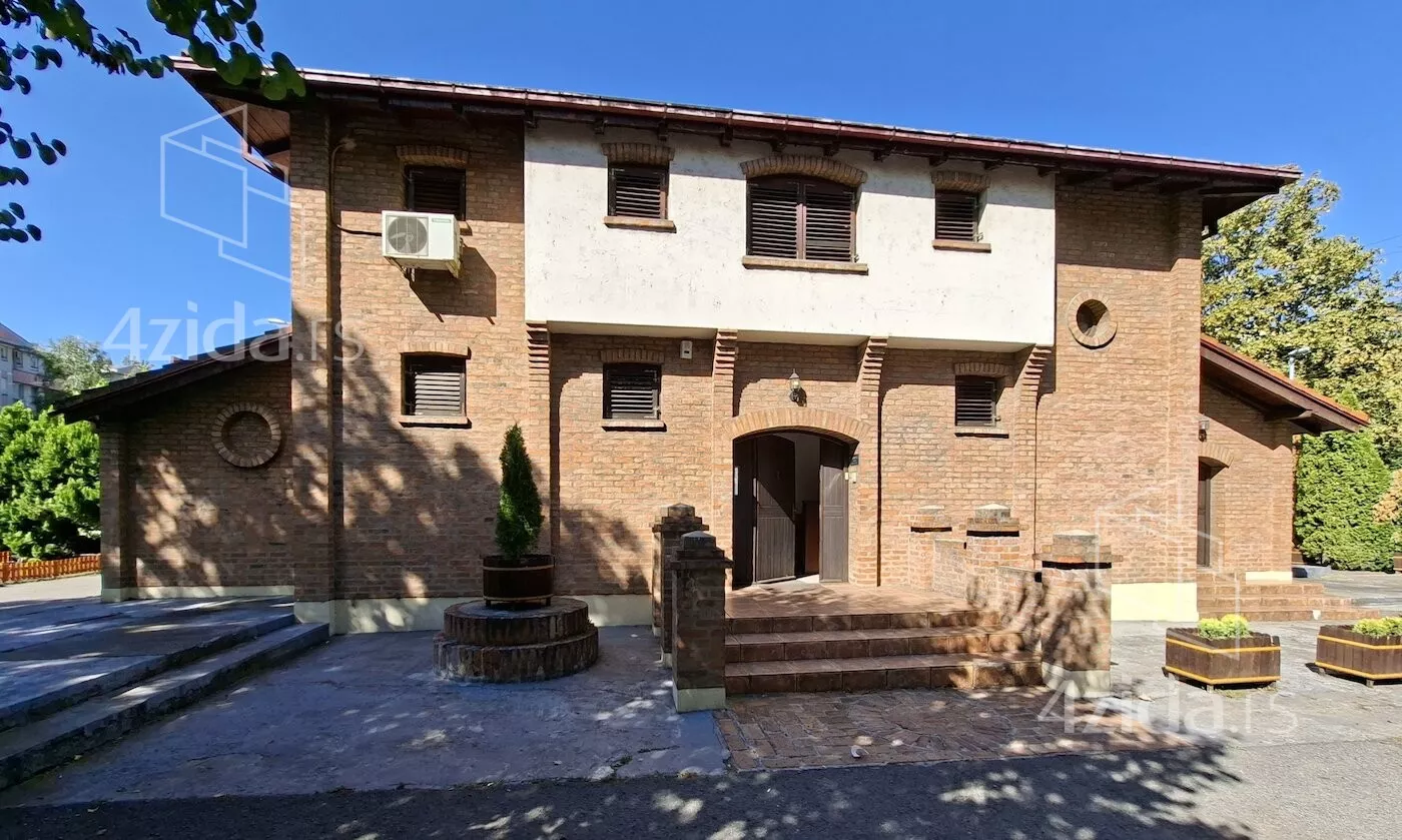 Poslovna zgrada | 4zida