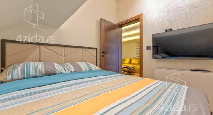 Šestosoban stan | 4zida