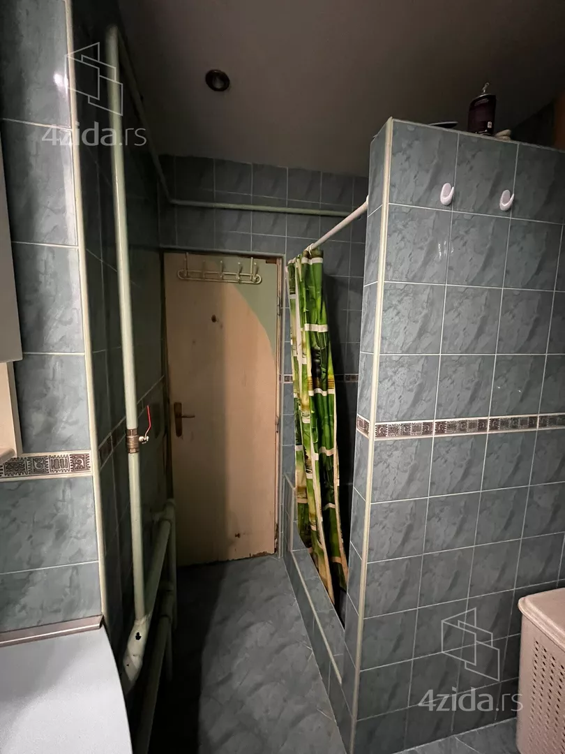 Šestosoban stan | 4zida