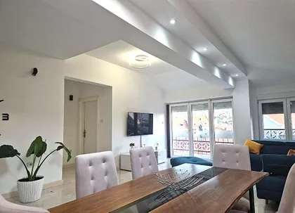 Ekonomski/Pravni Fakultet | 4zida.rs