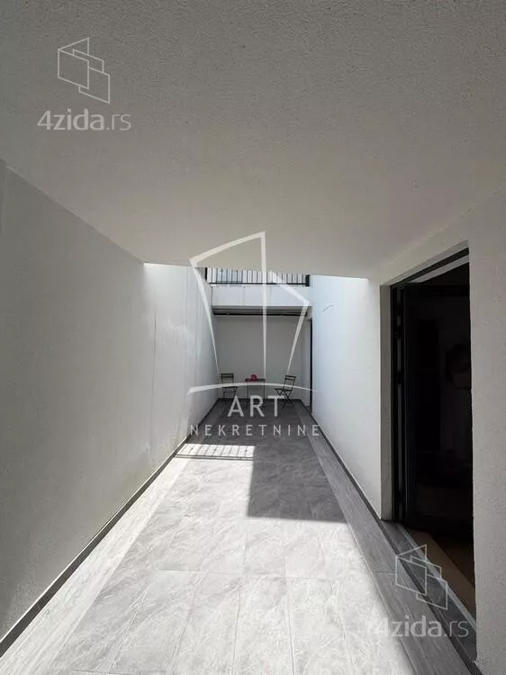 Lokal | 4zida