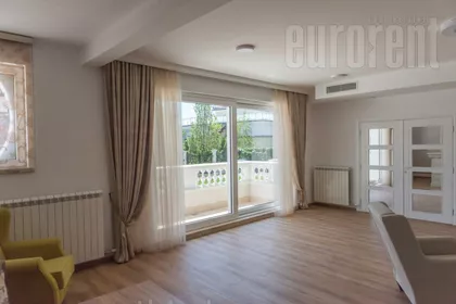 DEDINJE BELI DVOR | 4zida.rs