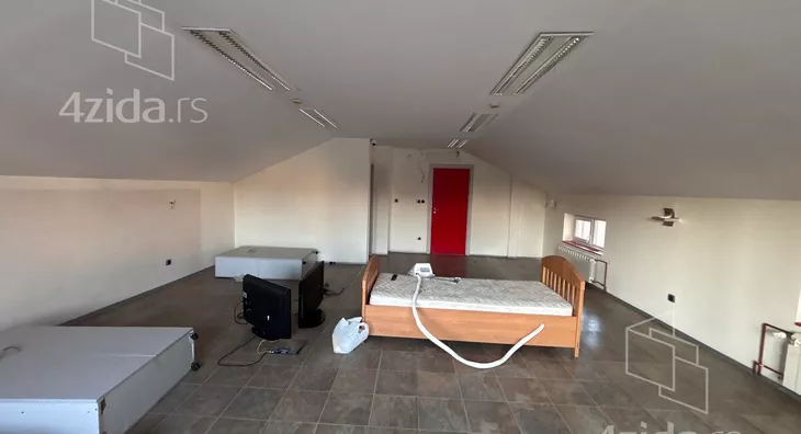 Poslovna zgrada | 4zida