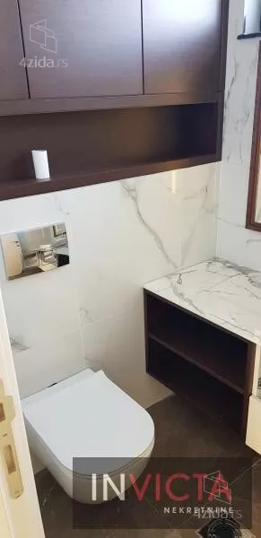 Šestosoban stan | 4zida