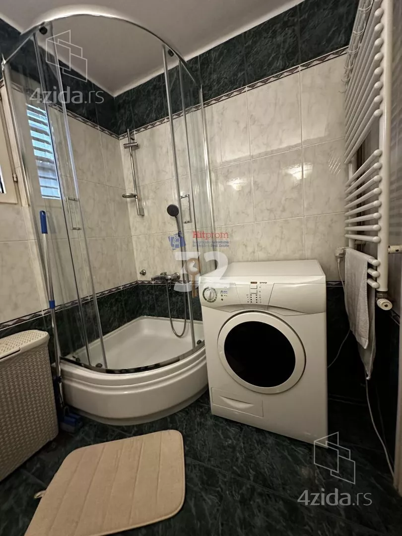 Četvoroiposoban stan | 4zida