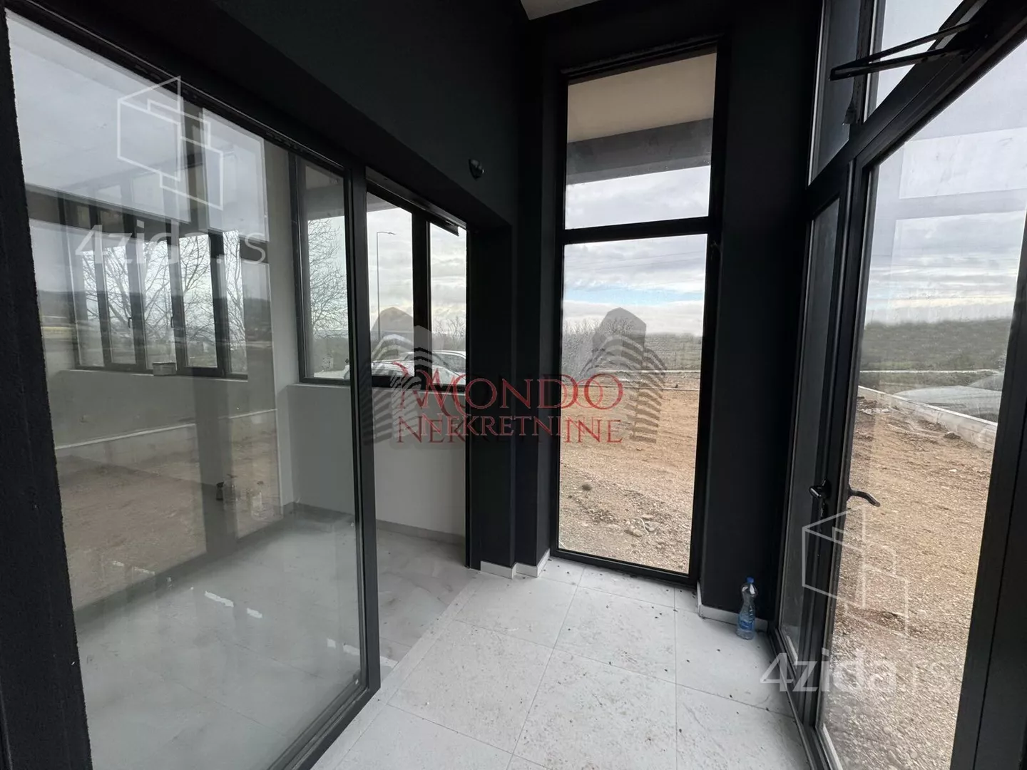 Poslovni prostor | 4zida