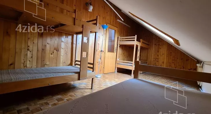 Poslovna zgrada | 4zida