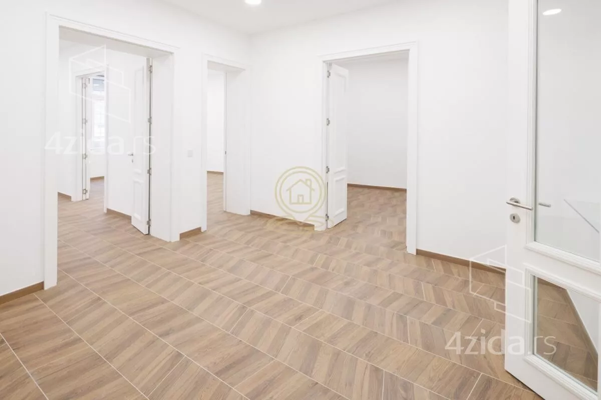 Četvoroiposoban stan | 4zida