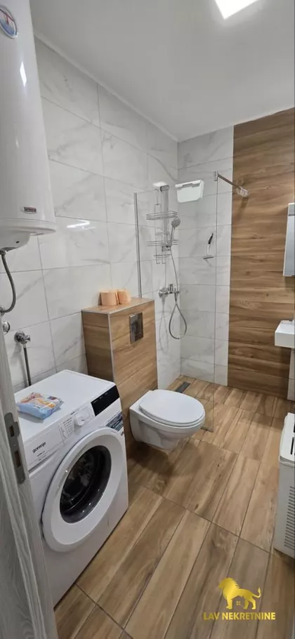 LAZE LAZAREVIĆA | 4zida.rs