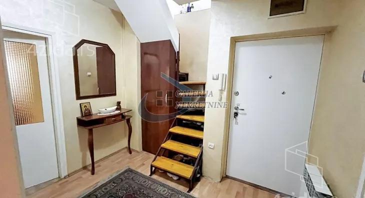 Šestosoban stan | 4zida