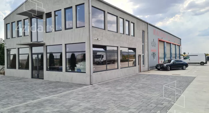 Poslovna zgrada | 4zida