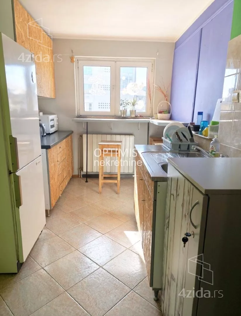 Šestoiposoban stan | 4zida