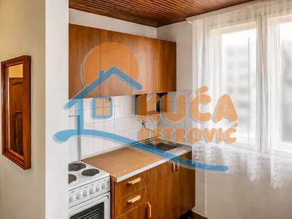 Učitelj Tasina | 4zida.rs