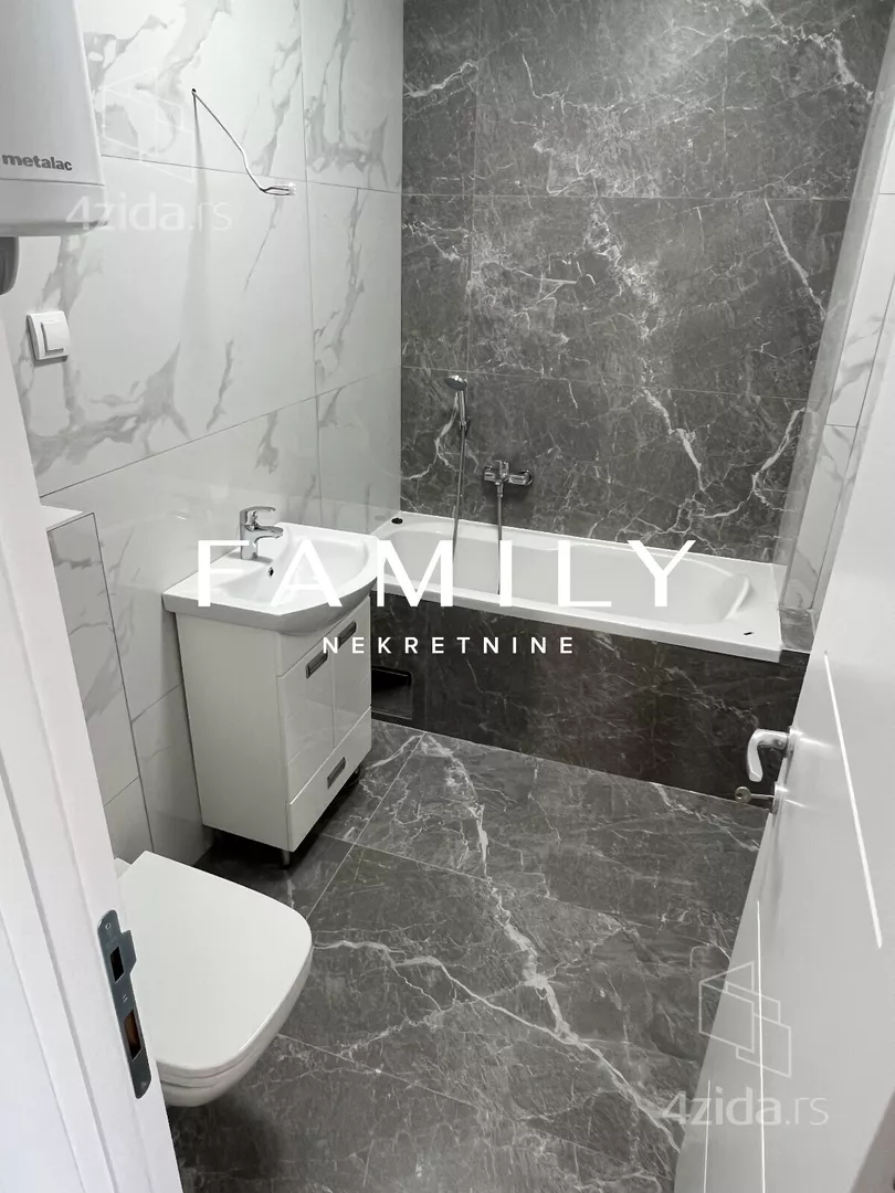 Šestoiposoban stan | 4zida