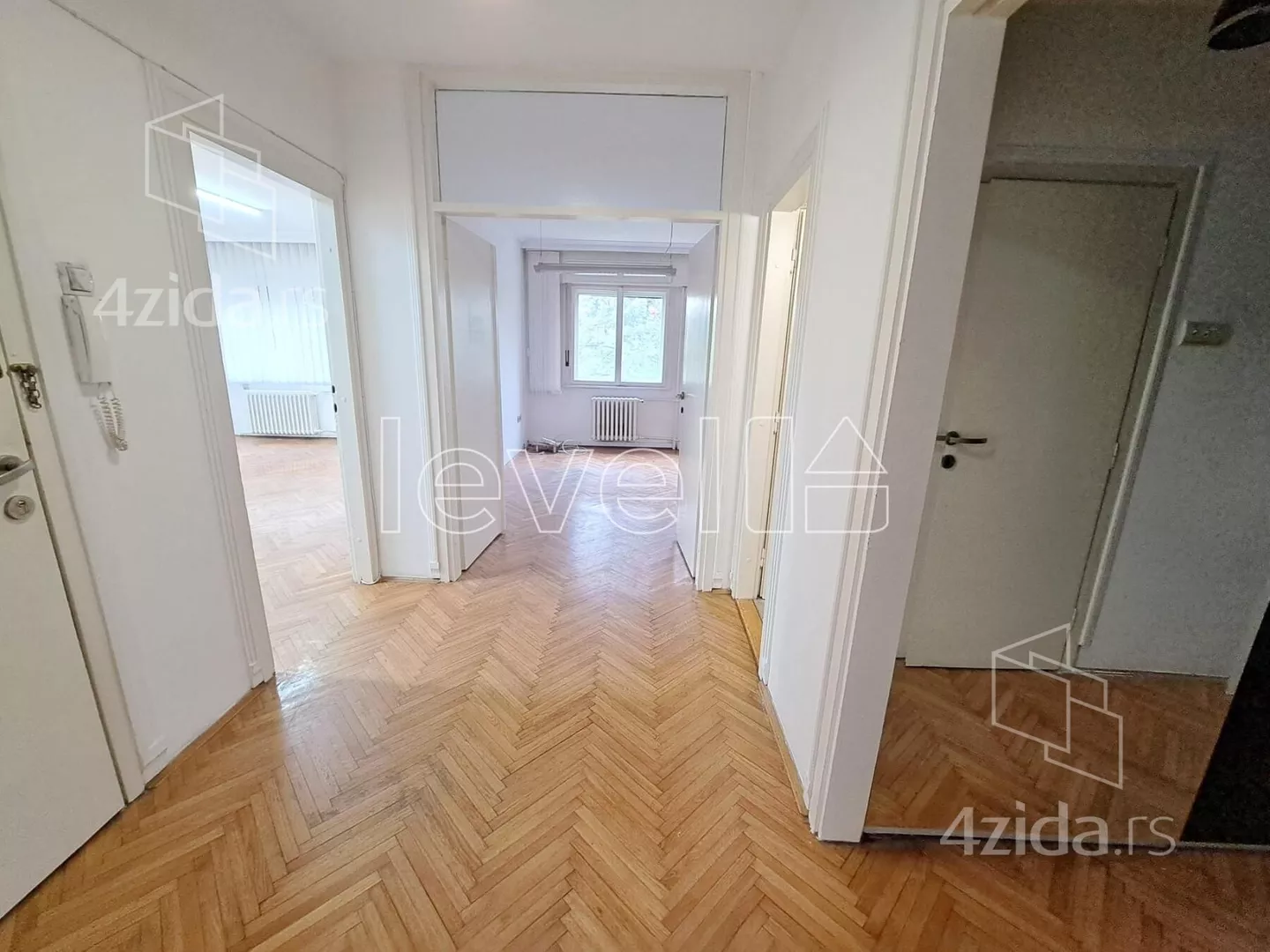 Četvoroiposoban stan | 4zida