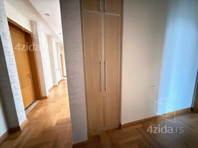 Šestosoban stan | 4zida