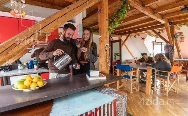 Četvoroiposoban stan | 4zida