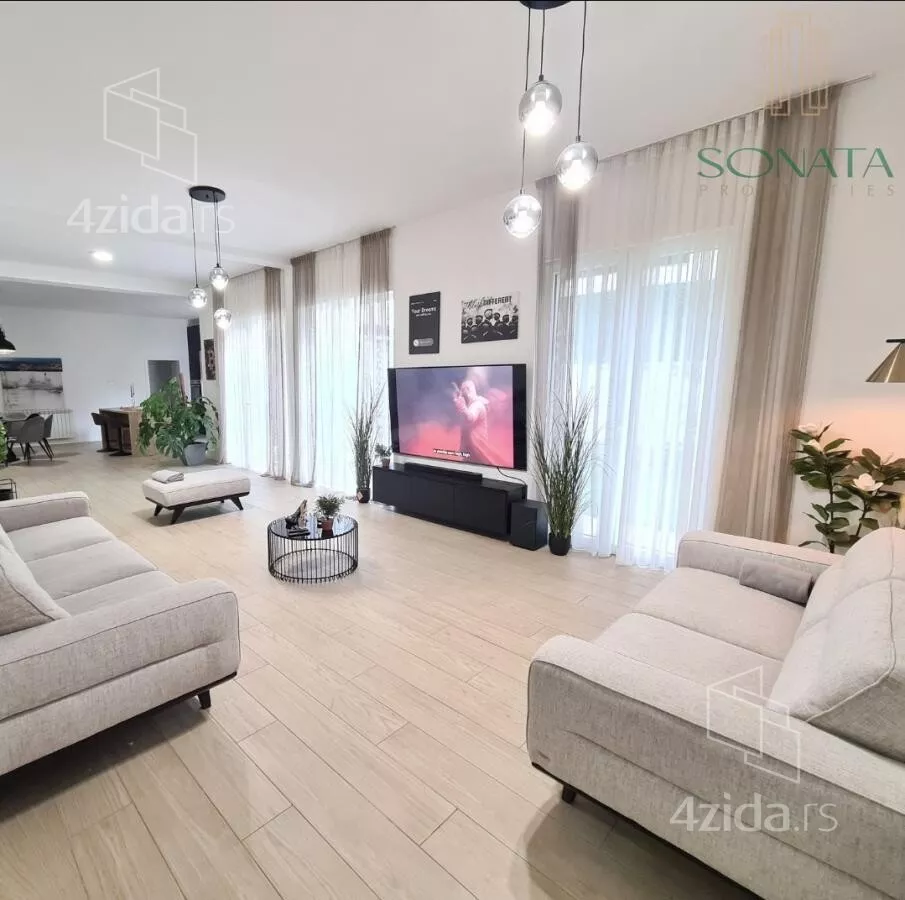 Šestosoban stan | 4zida