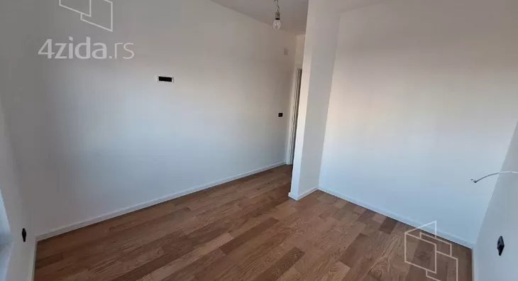 Četvoroiposoban stan | 4zida