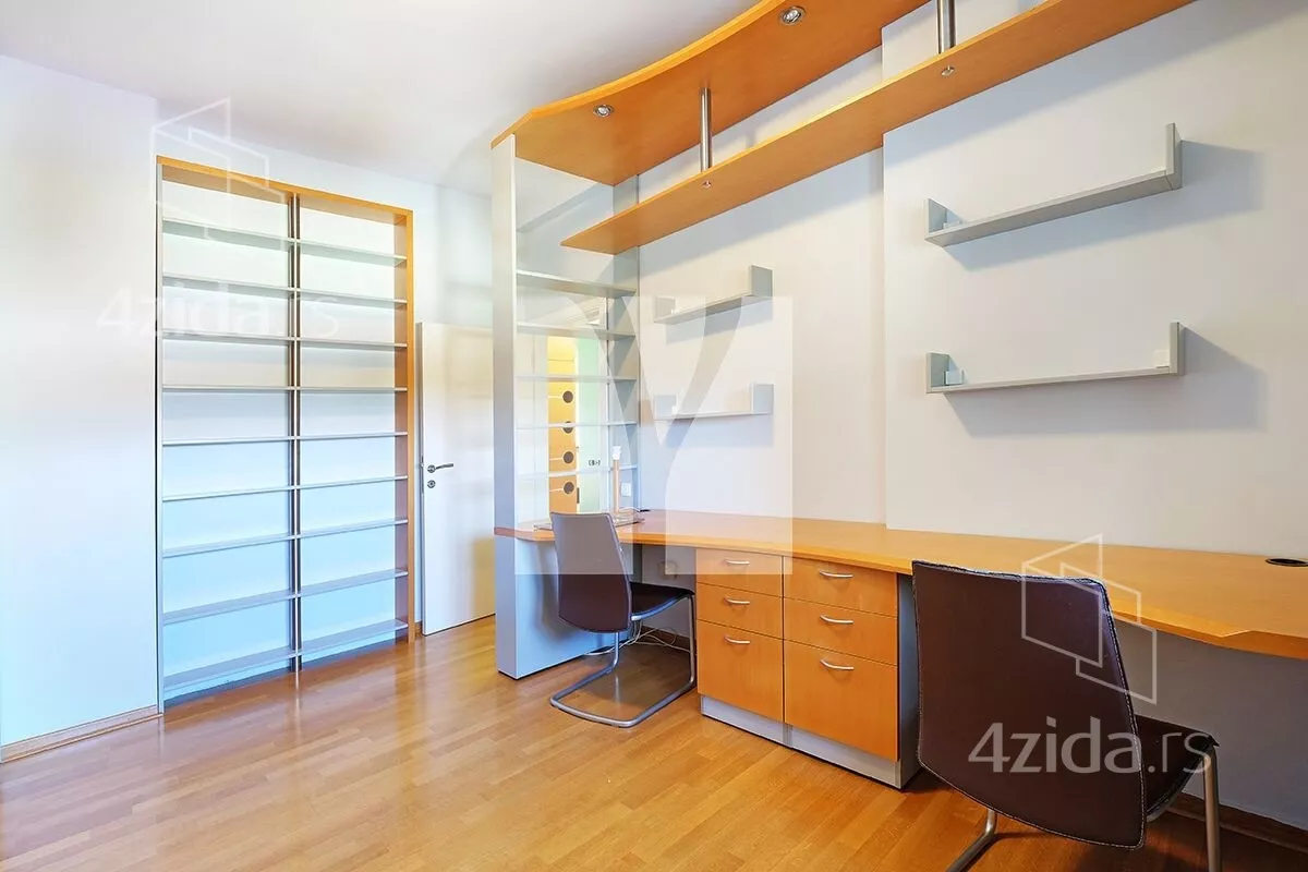 Petosoban stan | 4zida