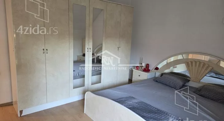 Petoiposoban stan | 4zida