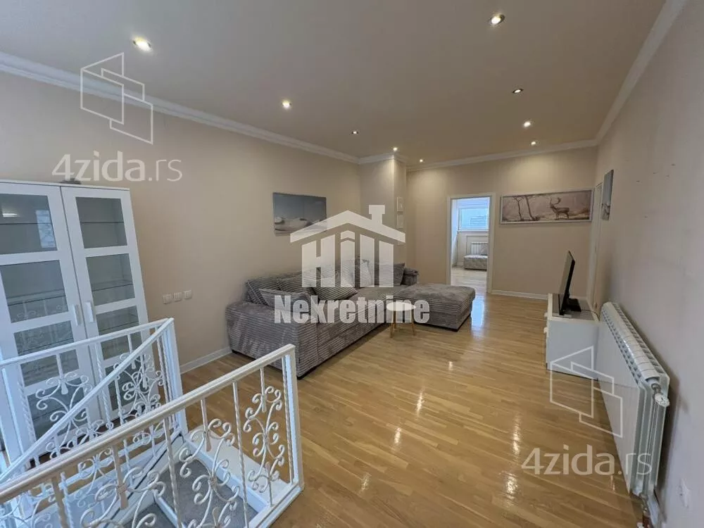 Šestoiposoban stan | 4zida