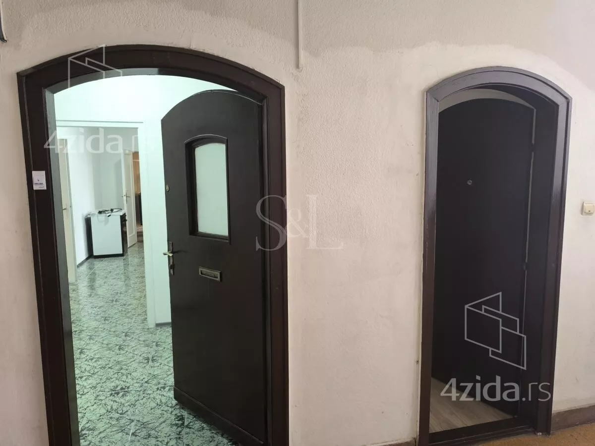 Šestosoban stan | 4zida