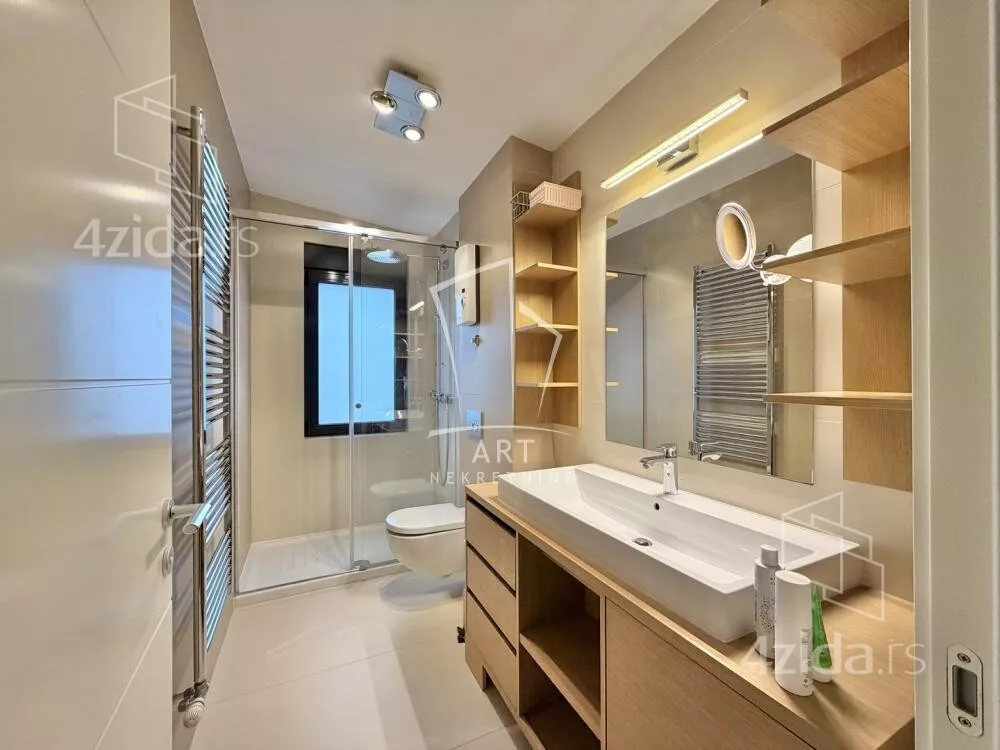 Petosoban stan | 4zida