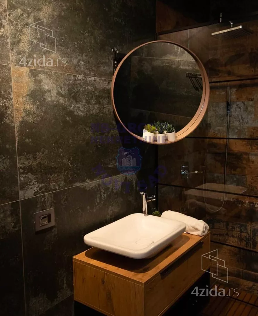 Šestosoban stan | 4zida