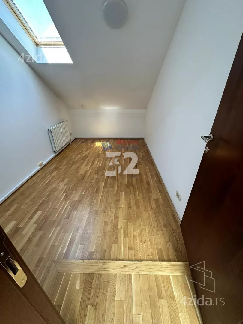 Četvoroiposoban stan | 4zida