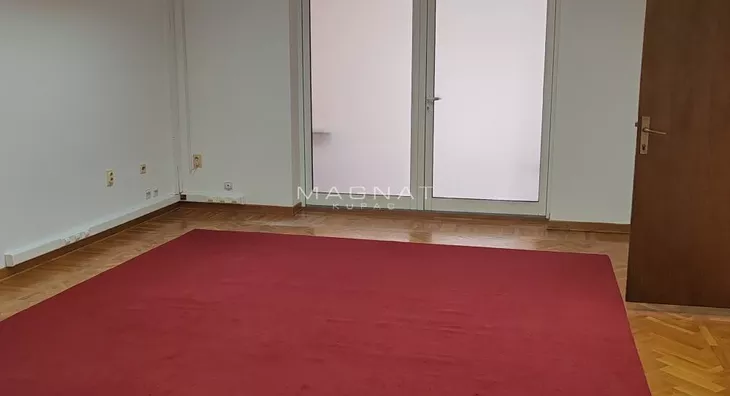 Poslovna zgrada | 4zida